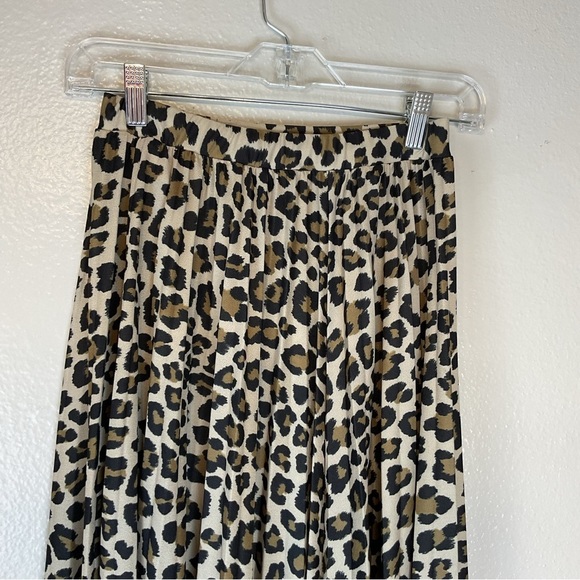 H & M Brown tan and black Leopard print pleated skirt size 0 - Picture 9 of 10